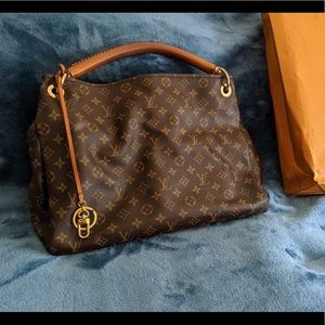 Louis Vuitton Artsy MM Monogram Handbag